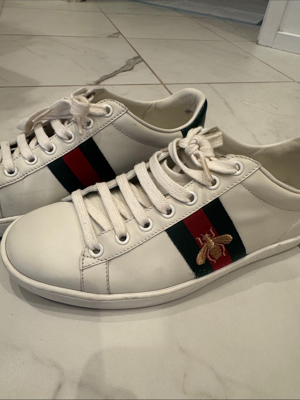 Authentic Gucci Ace Bee Leather Sneakers – EU 38 / US Women’s 8